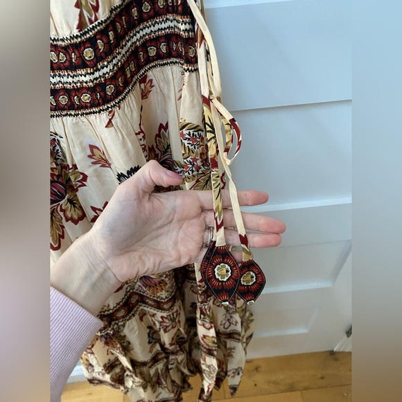 FARM Rio Aura Floral Sand Sleeveless Midi Dress - Picture 5 of 11